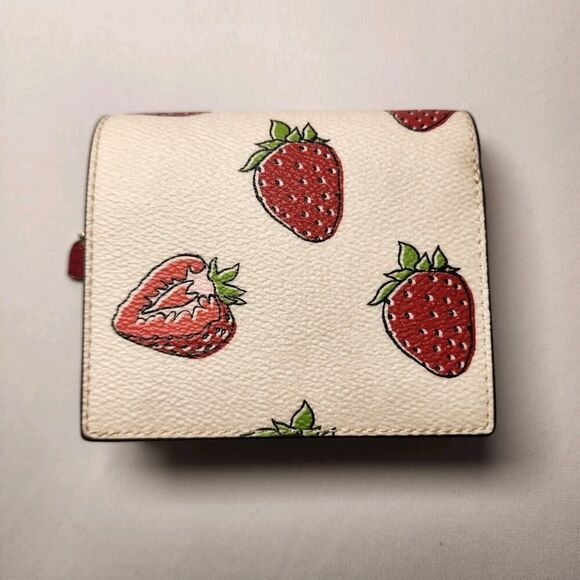 NWT Coach CAP18 Snap Wallet With Strawberry Print In Gold/Chalk Multi - Picture 2 of 5